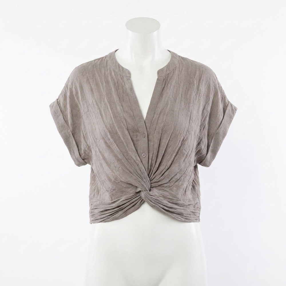 NEW BY TOGETHER women's woven polyester button down cropped top in gray